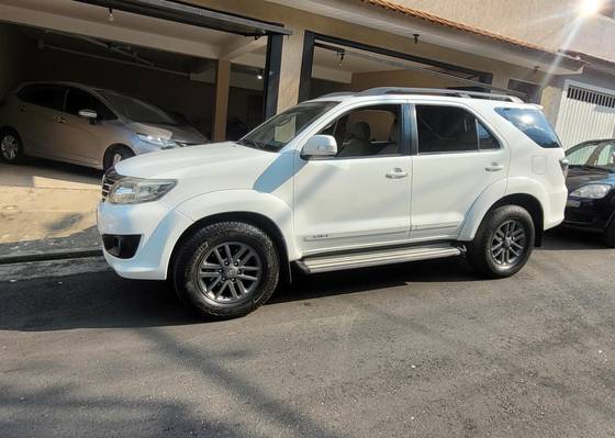 TOYOTA HILUX SW4 2.7 SR 4X2 16V FLEX 4P AUTOMÁTICO TOYOTA HILUX SW4 2.7 SR 4X2 16V FLEX 4P AUTOMÁTICO